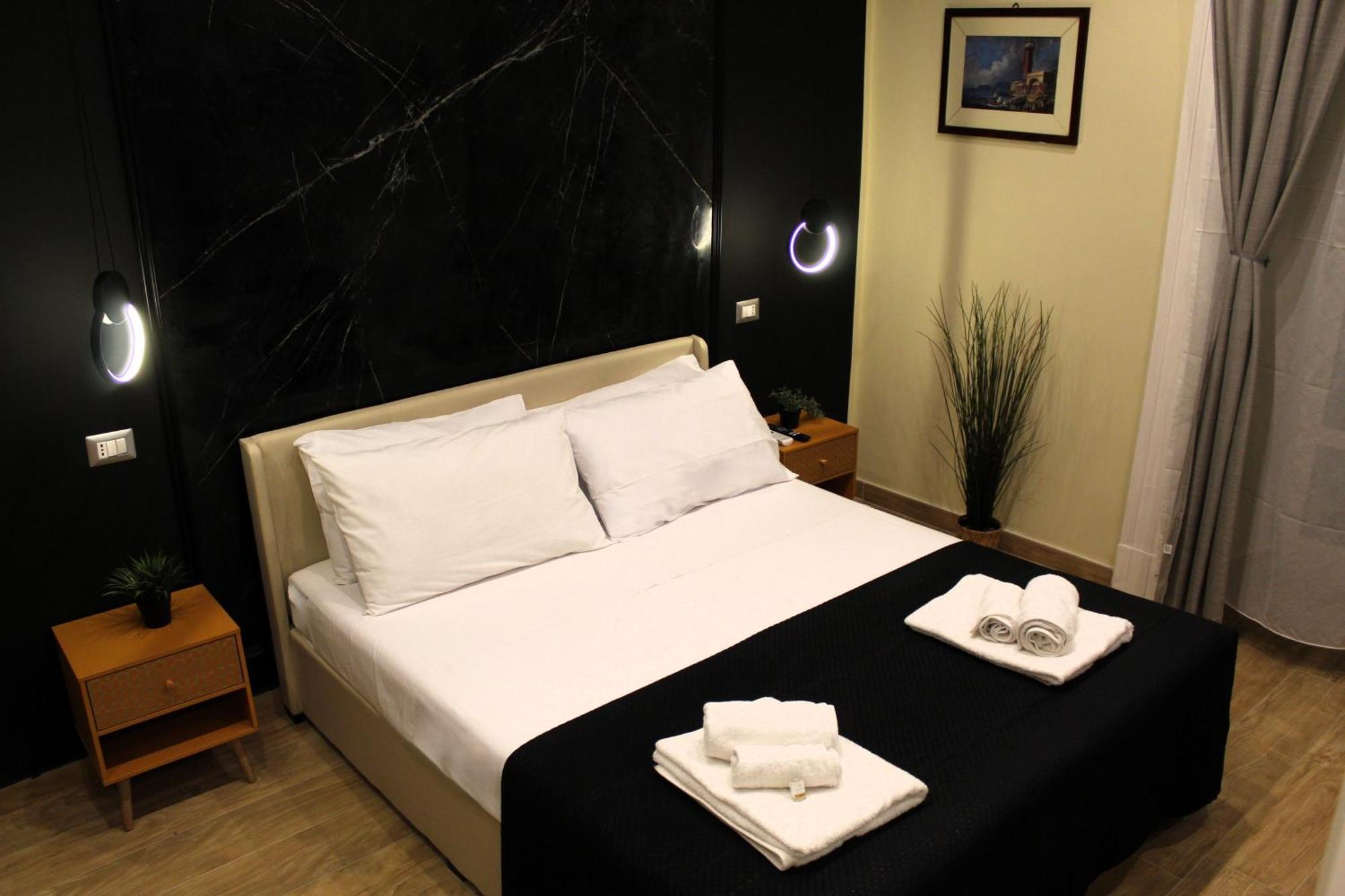 Blackwoody Contemporary - Centro Storico Via Toledo Naples