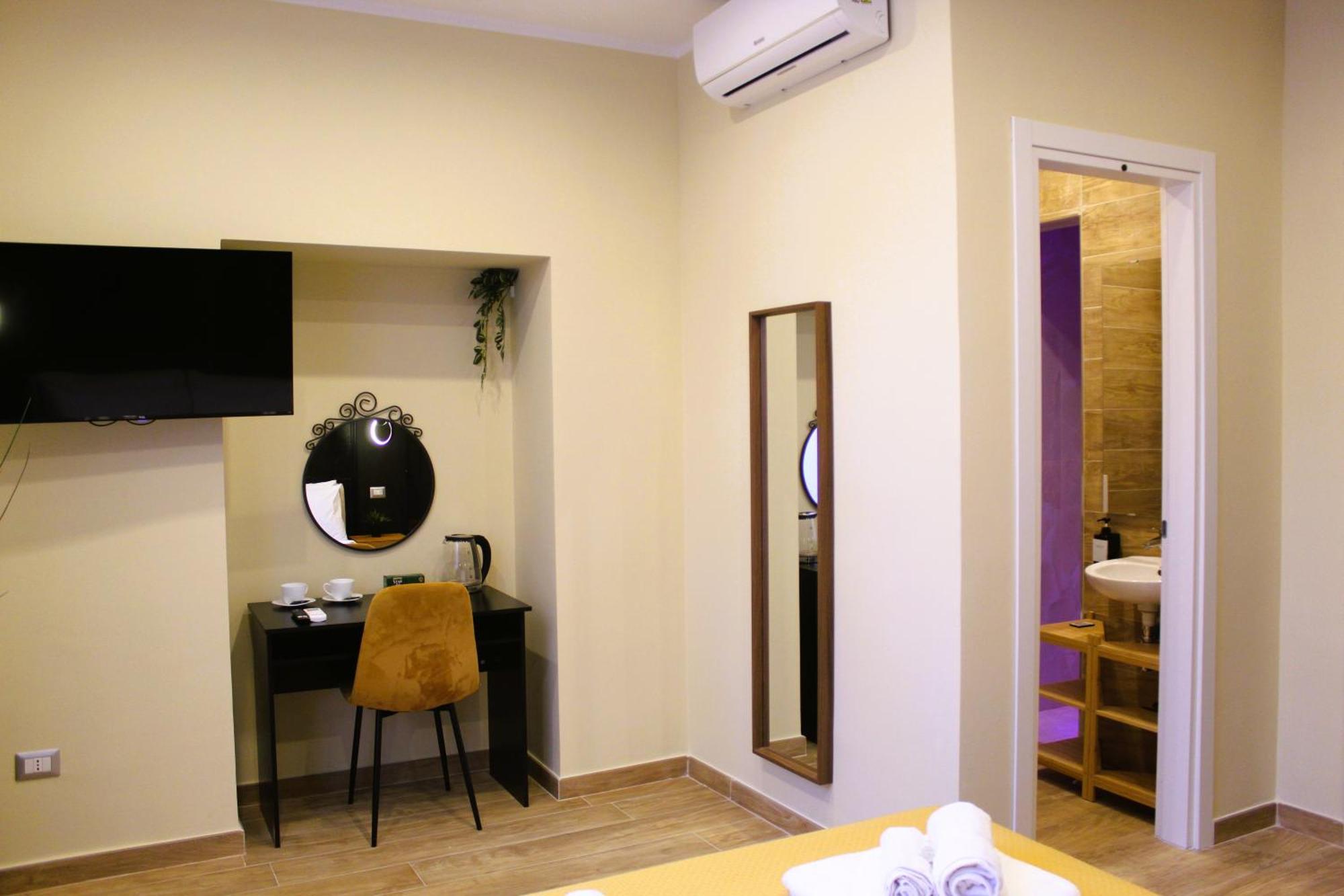 Blackwoody Contemporary - Centro Storico Via Toledo Naples
