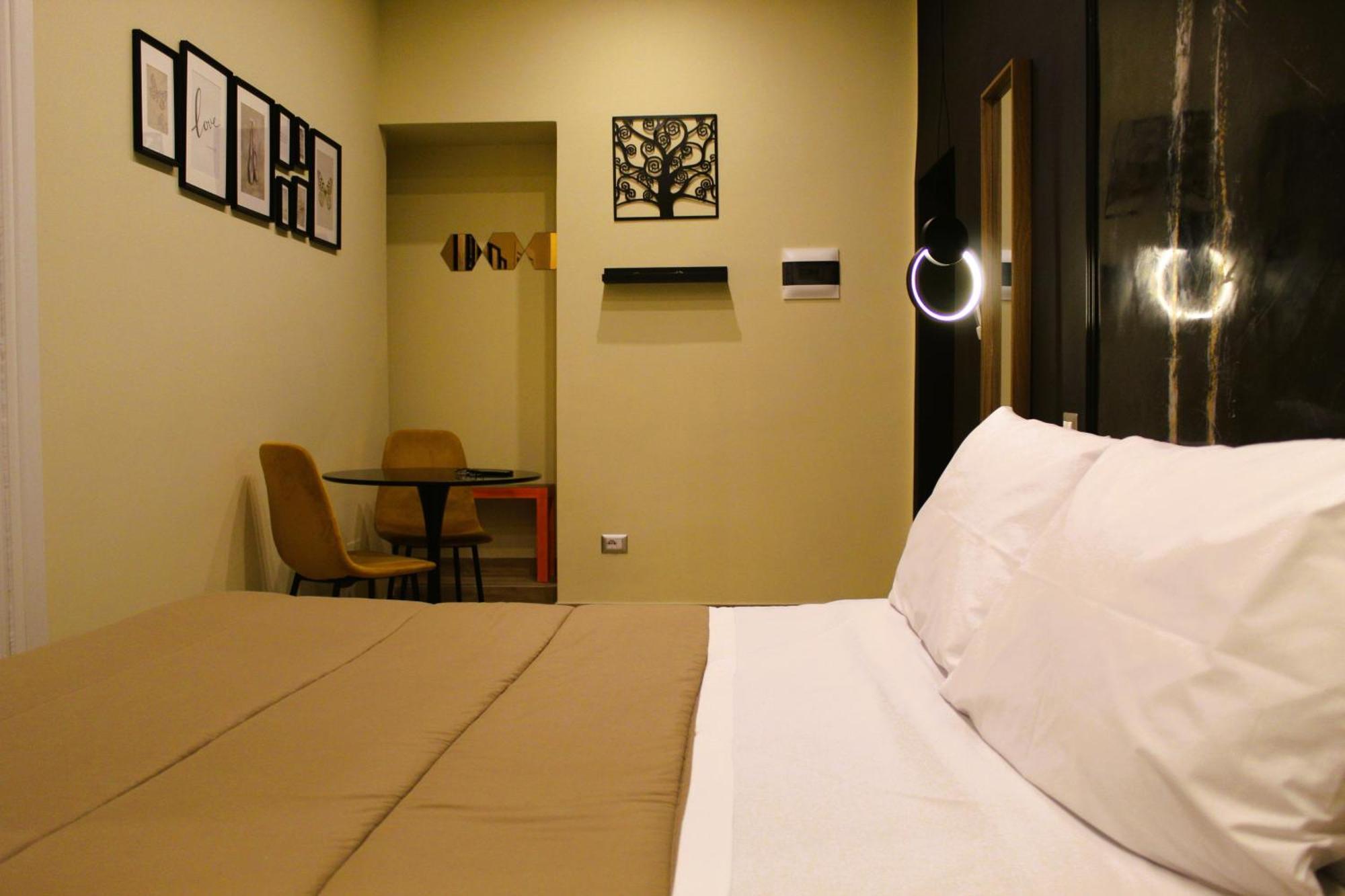 Blackwoody Contemporary - Centro Storico Via Toledo Naples