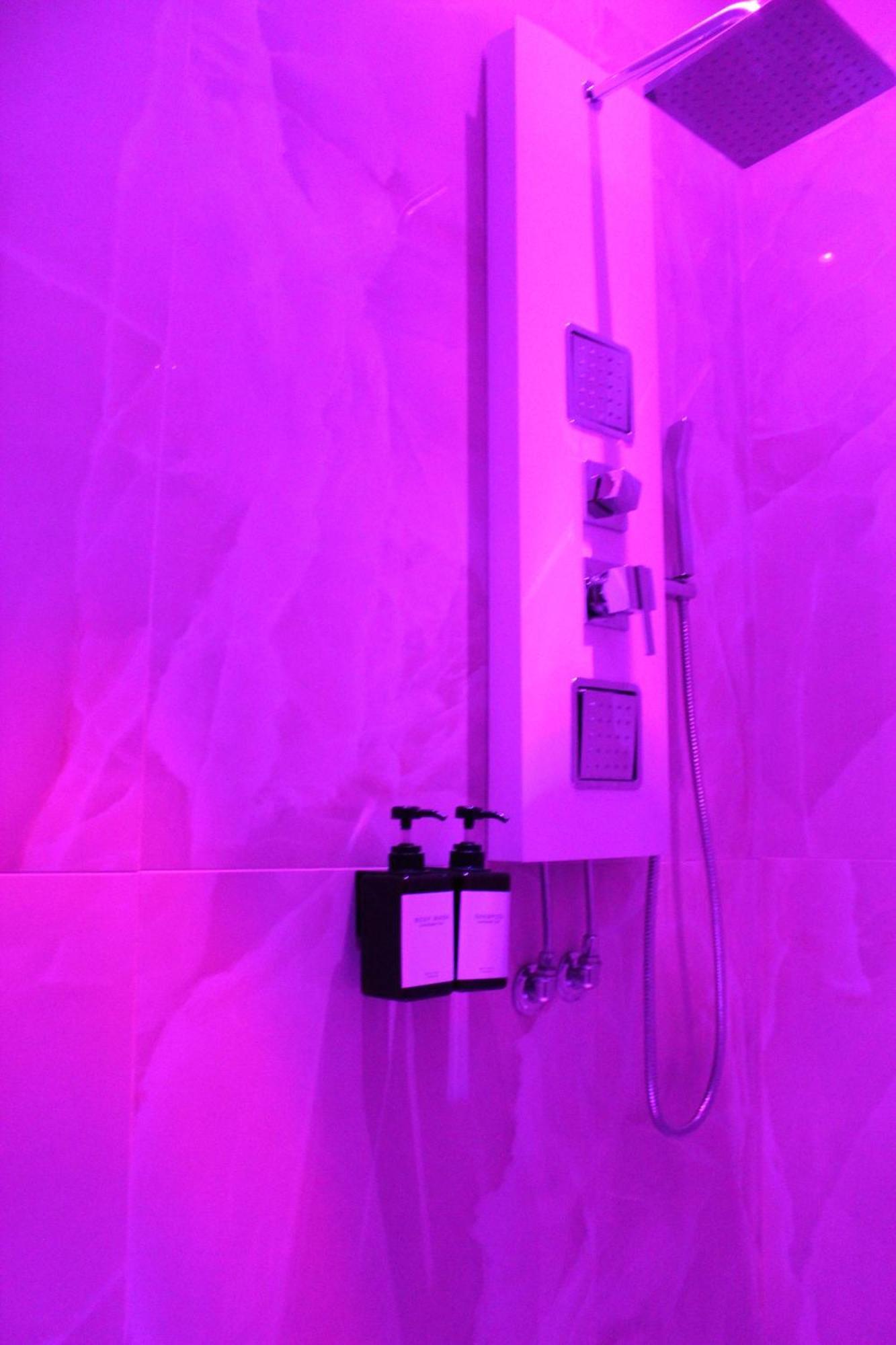 Guest house Blackwoody Contemporary - Centro Storico Via Toledo Naples