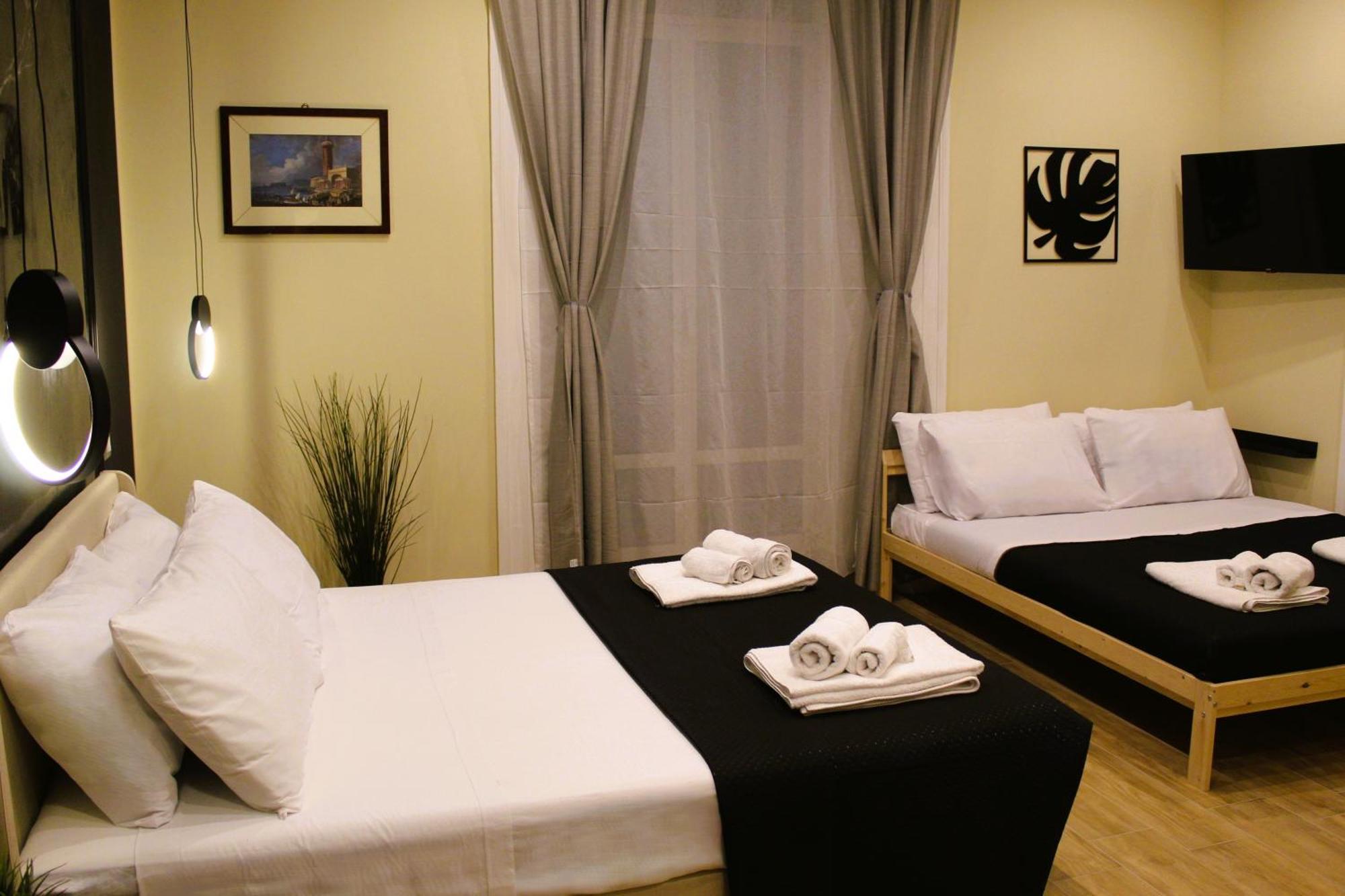 Guest house Blackwoody Contemporary - Centro Storico Via Toledo Naples