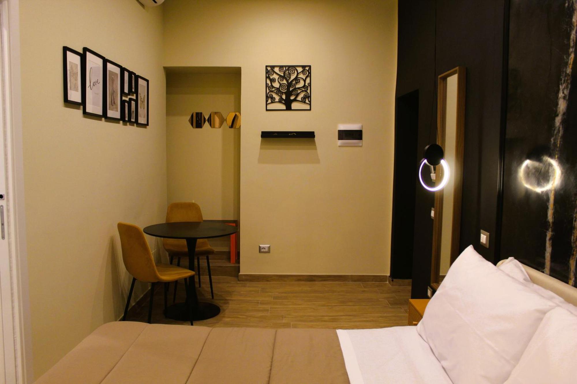 Guest house Blackwoody Contemporary - Centro Storico Via Toledo Naples